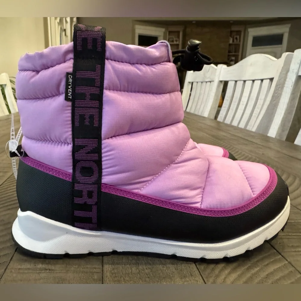 The North Face Thermoball Pull-On Waterproof Snow Boot Youth Size 7 (NWOT)